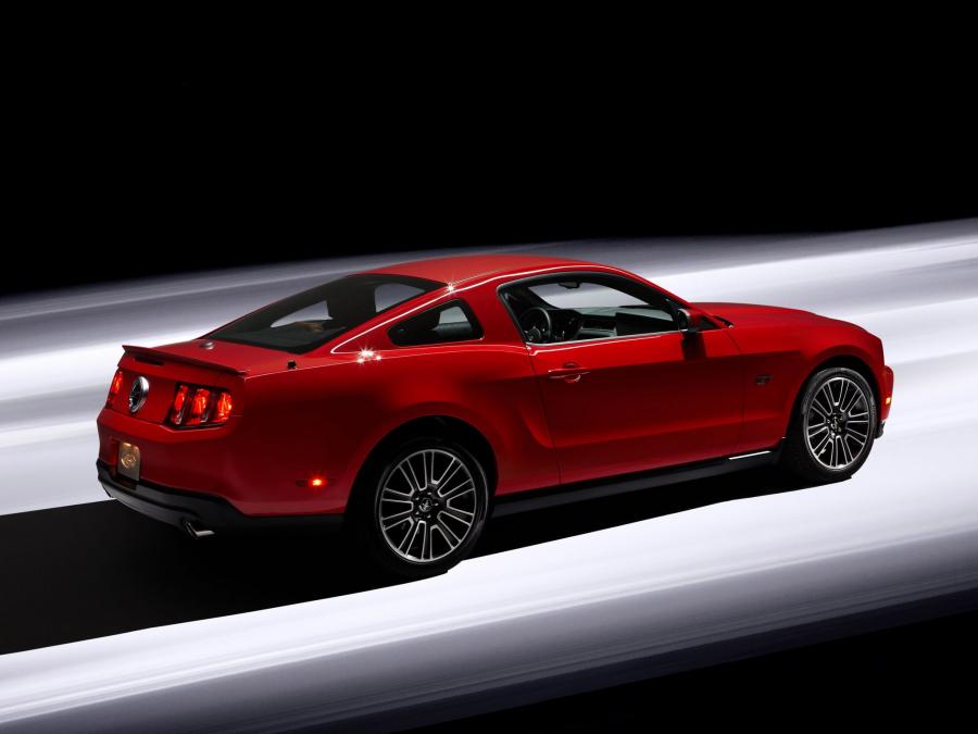  Ford Mustang GT 2010 года  (фото 211 из 213)